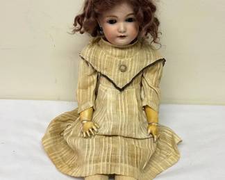 Lot 10: Vintage CMB Composition Doll