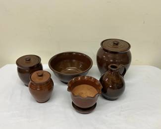 Lot 7: A Collection of Studio Pottery 