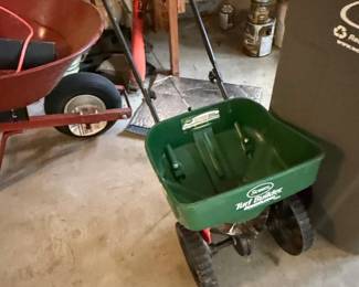 Scotts Turf Builder EdgeGuard Mini Broadcast Spreader