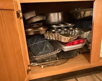 Assorted Kitchen Bakeware Collection