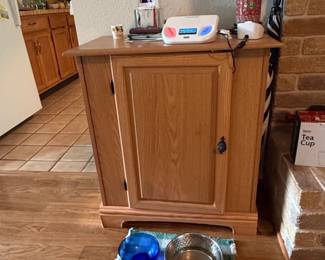 Oak SingleDoor Accent Cabinet