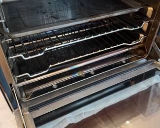 R27 - $200. Waring Stainless Professional Convection Oven. Model CO 1000. Tested and works. 