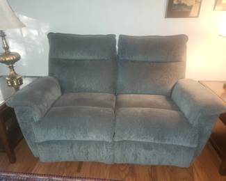 Reclining loveseat