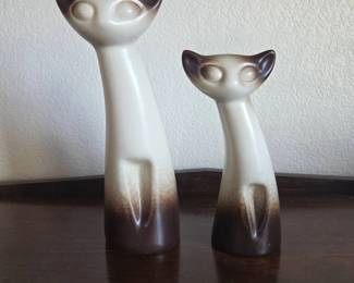 Lot 050 Pair of Vintage Howard Pierce Siamese Cat Figurines MidCentury Modern California Pottery