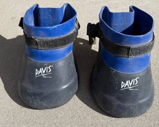 Lot 243 Pair of Davis Horse Hoof Soaking Boots Size 3 Made in USA