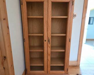 Lot 094 Oak Glass Door Display Cabinet Curio Cabinet with Adjustable Shelves