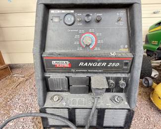 Lot 328 Lincoln Electric Ranger 250 Portable Gas Generator