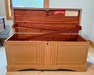 Lot 073 Vintage Lane Cedar Hope Chest Altavista, Virginia Paneled Wood Storage Trunk