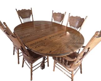 Lot 045 Traditional Oak Dining Table with 6 Carved SpindleBack Chairs