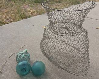 Lot 207 Vintage Wire Fishing Basket with 3 Green Glass Fishing Floats