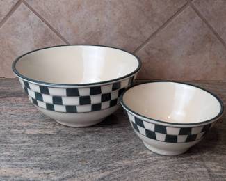Lot 081 Set of 2 Vintage Hartstone USA Checkerboard Pottery Bowls Green Cream