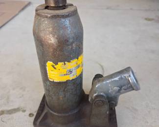 Lot #352 - NAPA Fleet Model 91-226 Hydraulic Bottle Jack Steel Construction