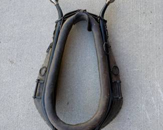 Lot 225 Vintage Draft Horse Collar with Metal Hames Leather Horse Harness Tack