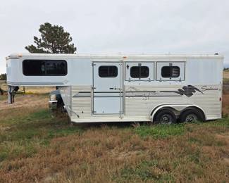 Lot 318 1999 Sundowner 720 3H GN Aluminum Horse Trailer