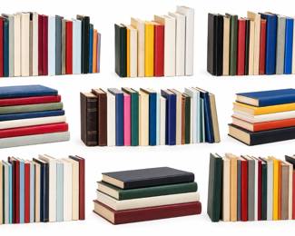 Colagem de livros coloridos sobre fundo branco