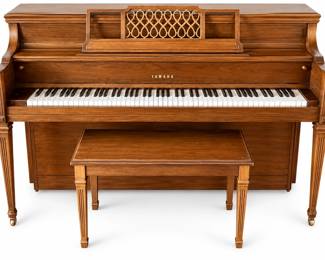 Piano Yamaha de Madeira com Banqueta