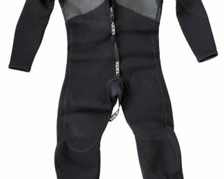 Wetsuit XCEL Preto em Fundo Branco