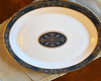 Royal Doulton English Bone China "Carlyle" 6-piece place setting for 8 + 7 soup bowls + serving pcs