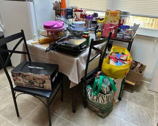 Kitchenwares, Table w/ Chairs