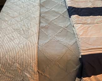 Lots of Quilts comforters and bedspreads 