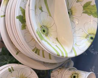 Metlox Matilija Poppytrail Vernon Floral China Set 