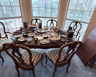 Thomasville table with 6 chairs, 3 leaves