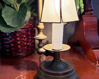 Candlestick style tabletop lamp