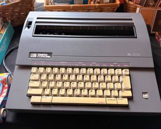 Vintage Smith Corona SL 470 Electric Typewriter with cover