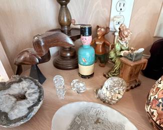 Assorted Vintage Décor & Collectibles – Wooden bird carvings, decorative figurines, geode, crystal miniatures, and a 2006 Texas commemorative plate honoring veterans. Items sold individually unless noted.