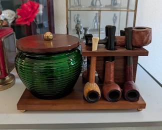 Old pipe holder and pipes