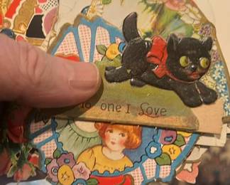 Lot 198: Small Lot Of Valentines From The 1920S