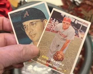 Lot 94: (2)1957 Topps Baseball Cards