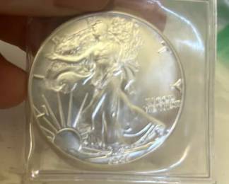 Lot 177: 1987 BU Walking Liberty US Silver Dollar