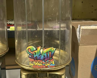 Lot 8: 1960s Splat Bubble Beaver Coin Operated Gumball Machine