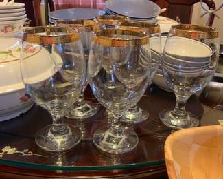 Set of 6 gold rimmed glasses (new)