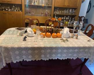 6’ table w/leaf & 6 chairs