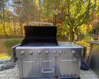 Kenmore 6 burner grill w/mini fridge and corner countertop