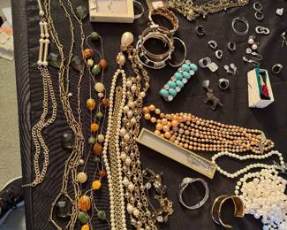 Assorted Jewelry 