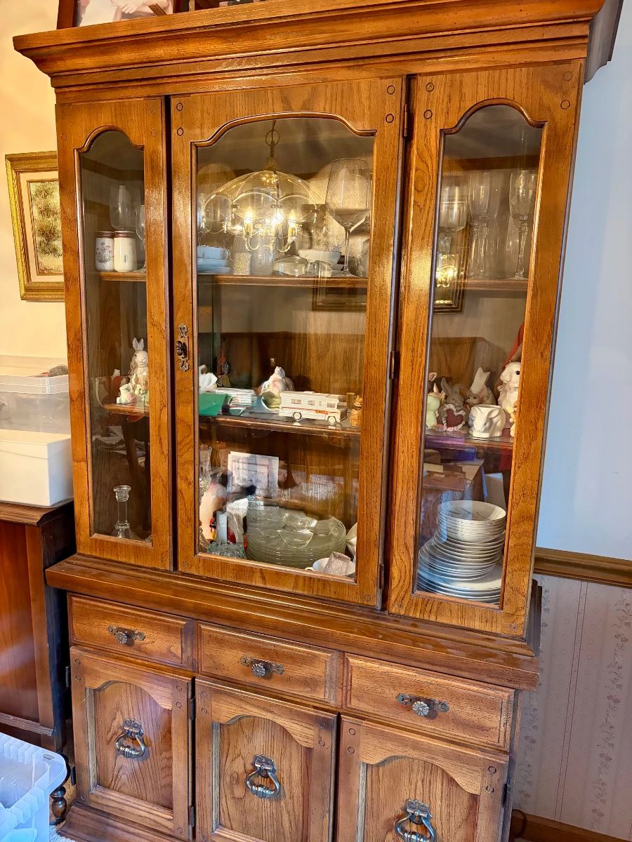 Vintage (1980s) Broyhill China cabinet hutch, featuring a three-door glass display upper deck over a lower buffet base with three drawers and matching paneled storage cabinets