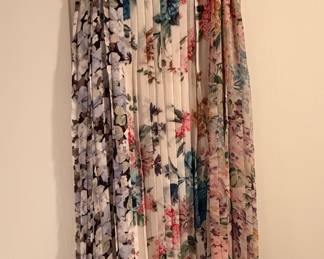 High-End Ladies’ Designer Clothing, predominantly Size 16 / XL. Sizes May Vary.