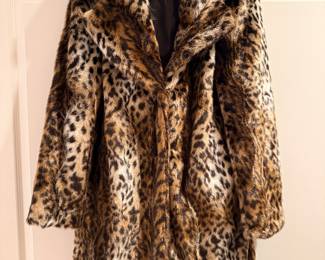 High-End Ladies’ Designer Clothing, predominantly Size 16 / XL. Sizes May Vary.