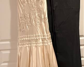 High-End Ladies’ Designer Clothing, predominantly Size 16 / XL. Sizes May Vary.