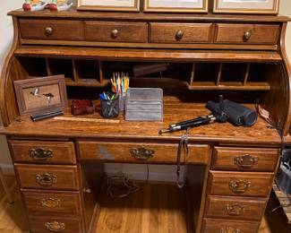 Roll top desk