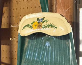 Vintage dust pan