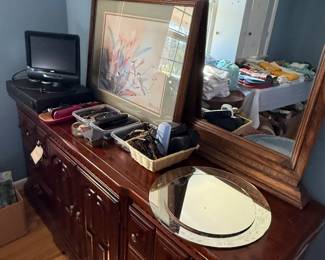 Dressers with mirrors and chest of drawers