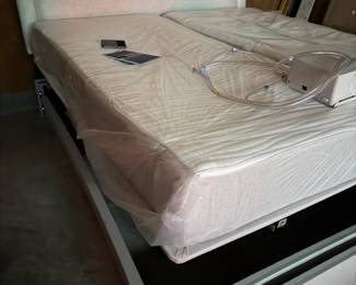Practically New - Sleep Number King-Size Split Mattress