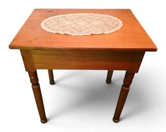 Primitive Style Wood Side Table With Lace Doily