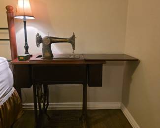 Singer Model 66 with Puzzle Box