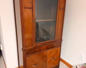 Vintage Art Deco Display / China Cabinet – Beautiful Wood & Glass