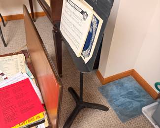 music/instrument easel
